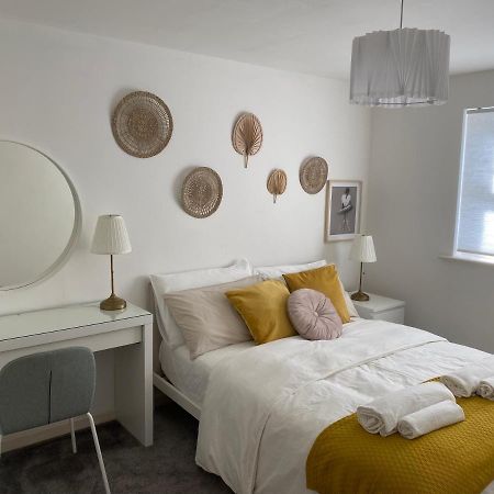 Marine Viewing 2 Bedrooms Flat Manchester Extérieur photo