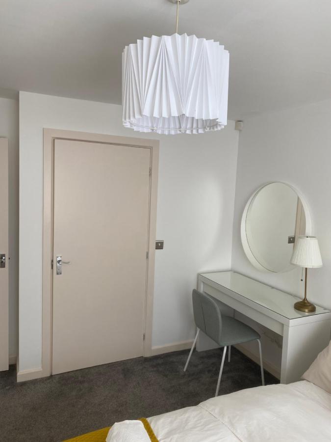 Marine Viewing 2 Bedrooms Flat Manchester Extérieur photo