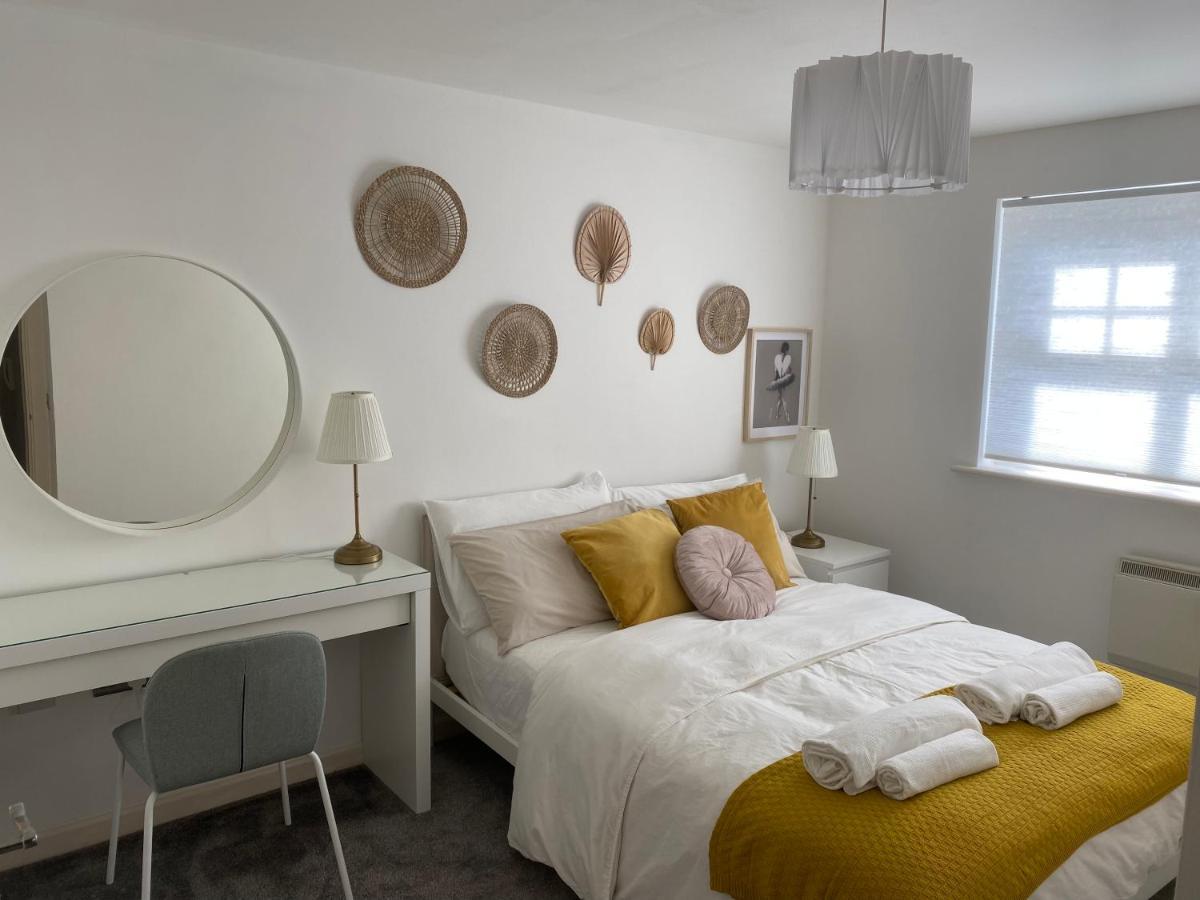 Marine Viewing 2 Bedrooms Flat Manchester Extérieur photo
